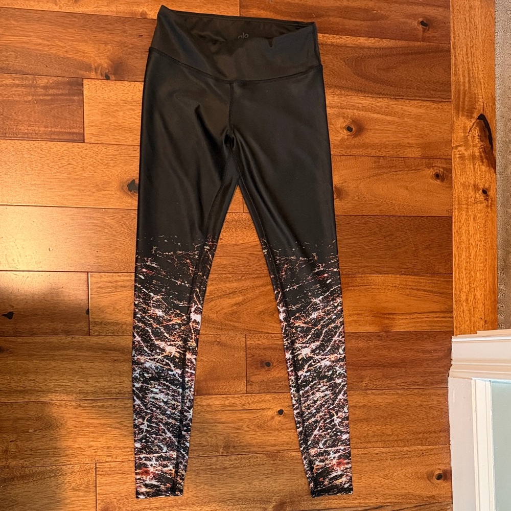 ALO Yoga Black and Multicolor Leggings